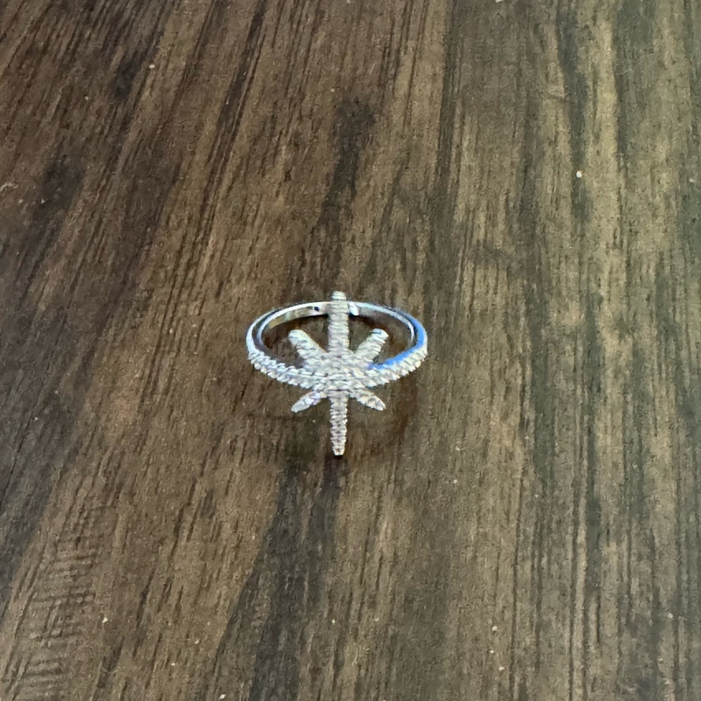 Beautiful Ring Size 6 - image 6